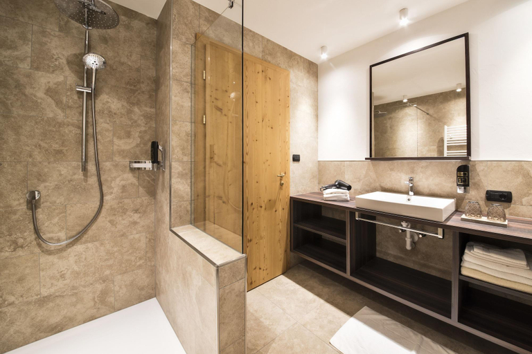 Bathroom 4, Hotel Emma, Bolzano