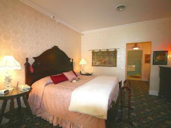 Bedroom 3, 1896 House Brookside & Pondside Country Motels, Berkshire