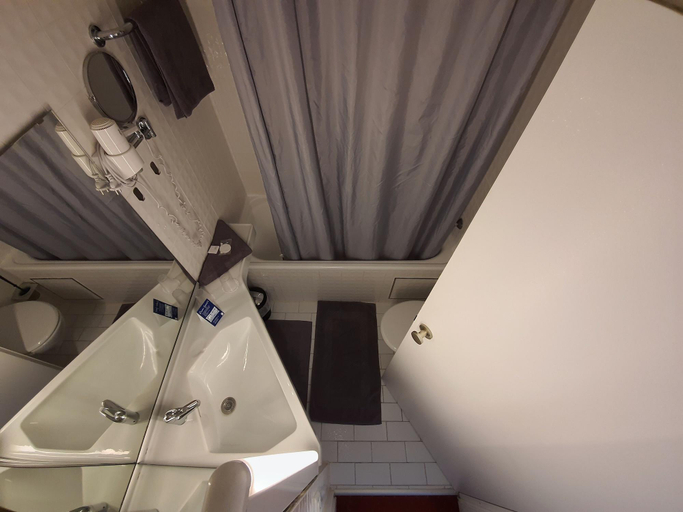 Bathroom 4, Falkenturm, München