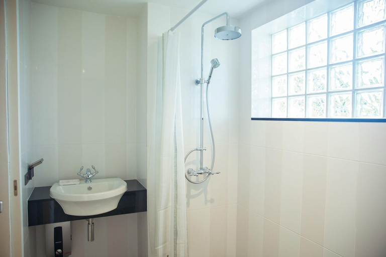 Bathroom 5, Xinlor House, Pulau Phuket