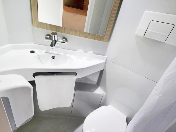 Bathroom 4, Premiere Classe Marne La Vallee Torcy, Seine-et-Marne