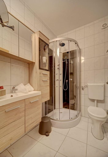 Bathroom 5, Forellenhof, Regen
