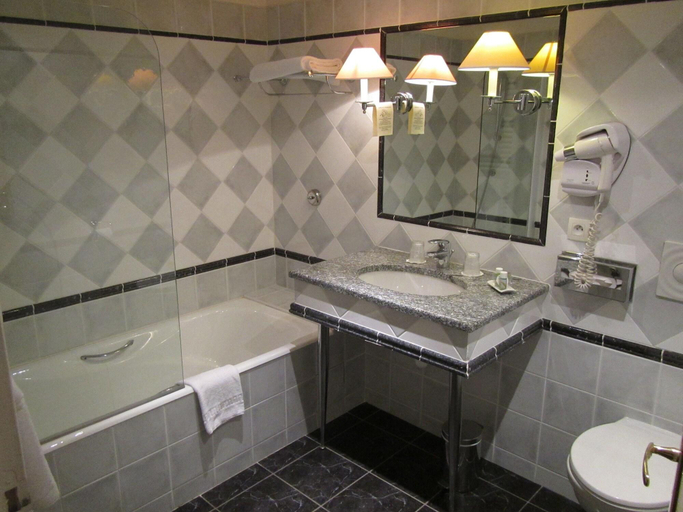 Bathroom 4, Hôtel Le d'Avaugour, Côtes-d'Armor