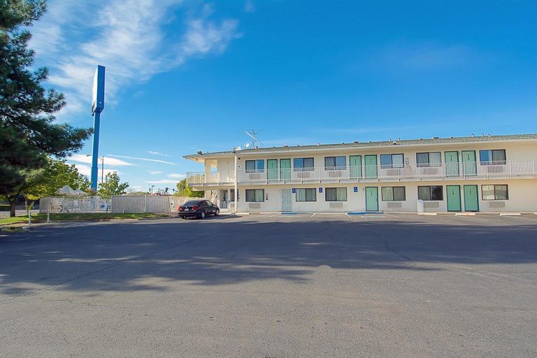 Exterior & Views 2, Motel 6-Red Bluff, CA, Tehama