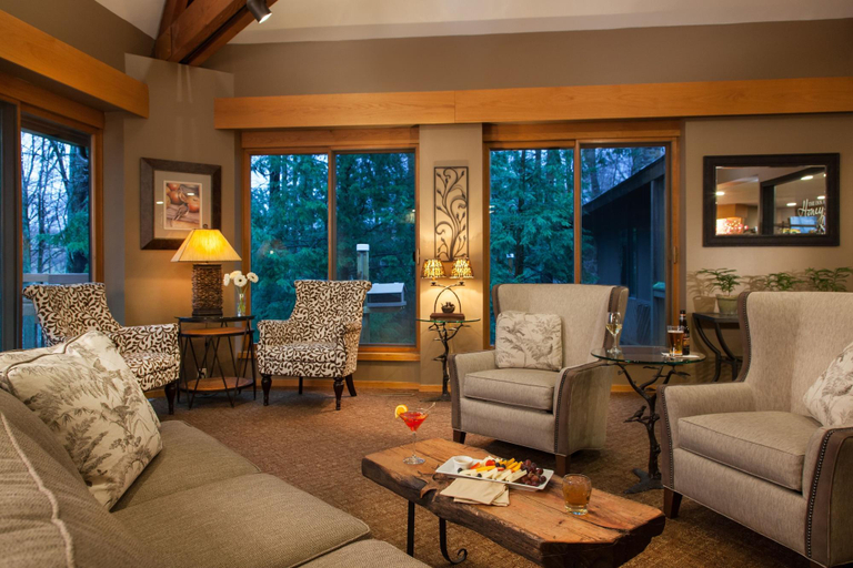Public Area, The Inn At Honey Run, Holmes