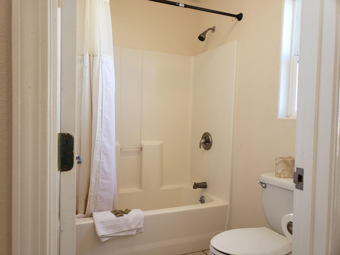 Bathroom 4, Wine Country Inn, San Luis Obispo