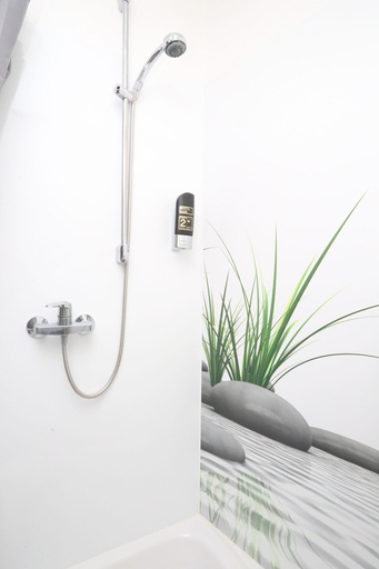 Bathroom 5, Asgard Hotel, Worms
