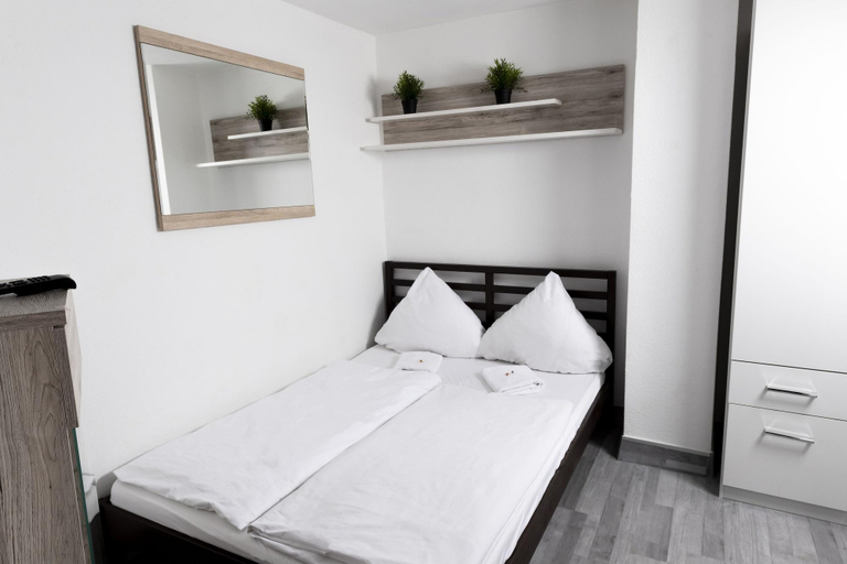 Bedroom 4, Hotel Stern, Stuttgart