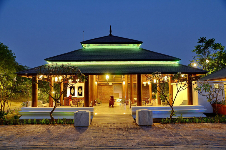 Exterior & Views