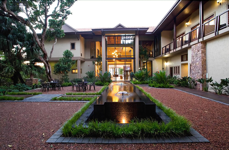Exterior & Views