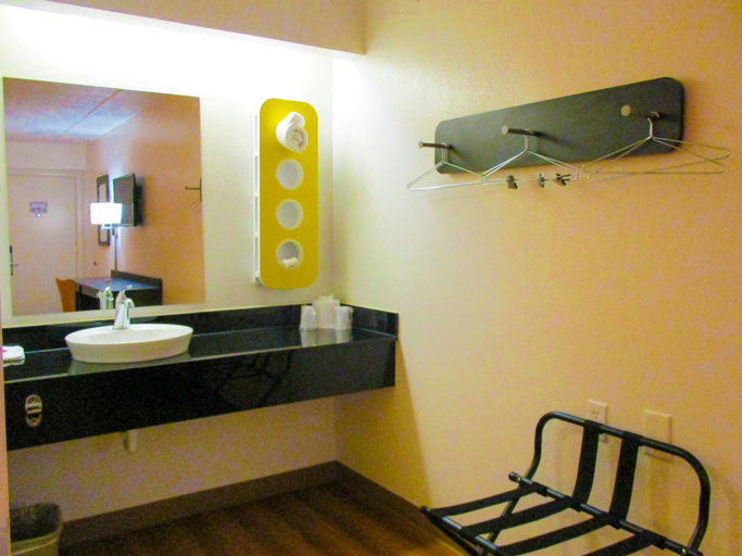 Public Area 2, Motel 6 Memphis, TN - Downtown, Shelby