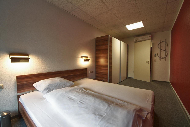 Bedroom 3, AAAA Hotelwelt Kübler, Karlsruhe