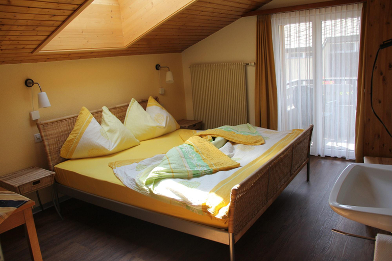 Bedroom 4, Pension Heino, Visp