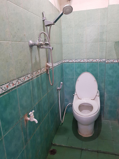 Bathroom 5, Hotel Alamanda Garut, Garut