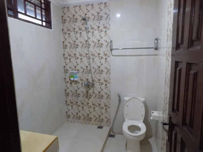Bathroom 4, Bale Solah Beach Club Hotel, Lombok