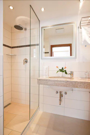 Bathroom, Hotel Regent, Duisburg