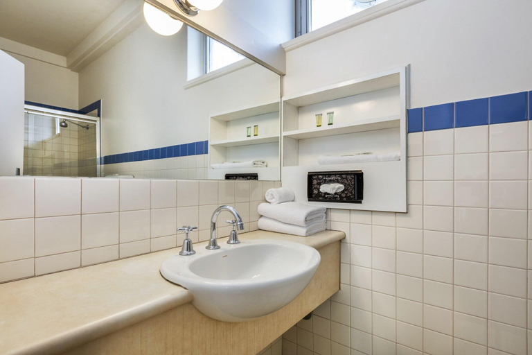 Bathroom 4, Sandbelt Hotel Moorabbin, Melbourne