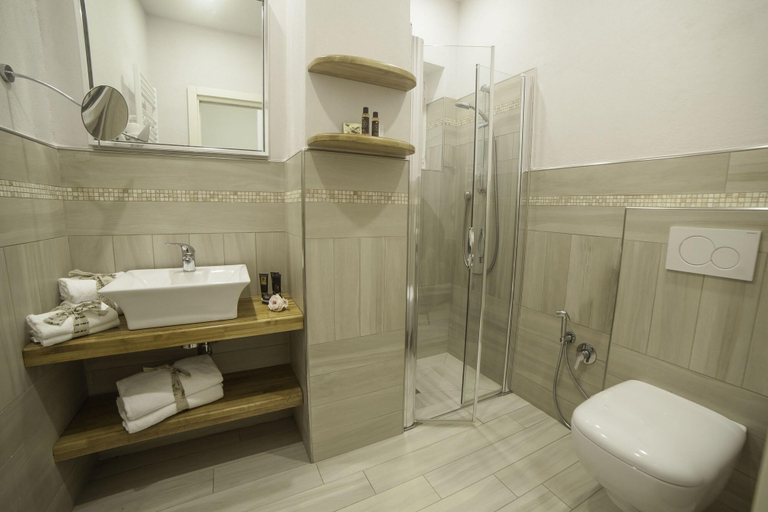 Bathroom 5, Nuova Riviera Hotel, Genova