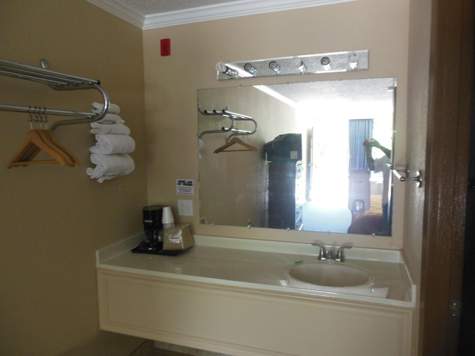Bathroom, Wagner Inn, Carroll