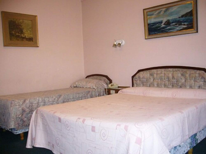 Bedroom 3, Hotel Suipacha Inn, a 100 mts del obelisco y a 100mts de Av Corrientes, Distrito Federal