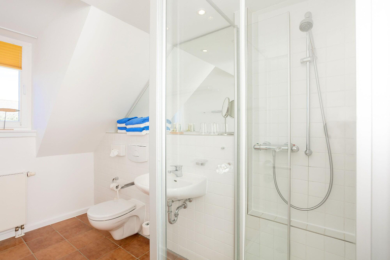 Bathroom 4, H.W.S. Hotel Der Wilde Schwan, Vorpommern-Rügen