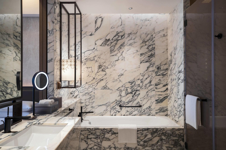 Bathroom 5, Renaissance Hangzhou Northeast Hotel, Hangzhou