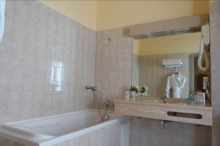 Bathroom 4, La Caravelle, Corse-du-Sud