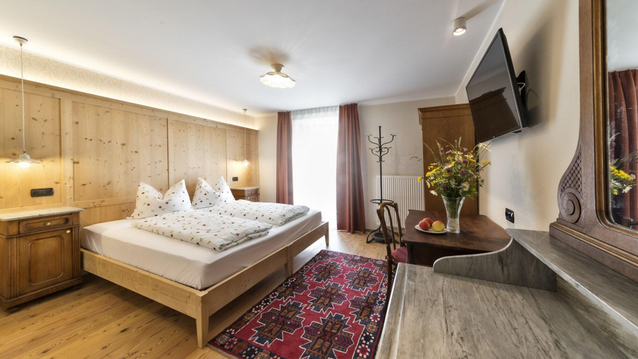 Bedroom 3, Hotel Emma, Bolzano