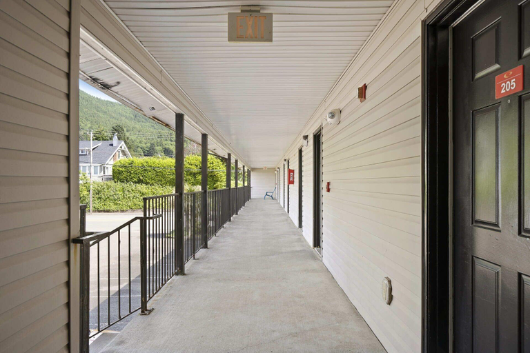 Public Area 2, Garibaldi Inn at the Bay, Tillamook