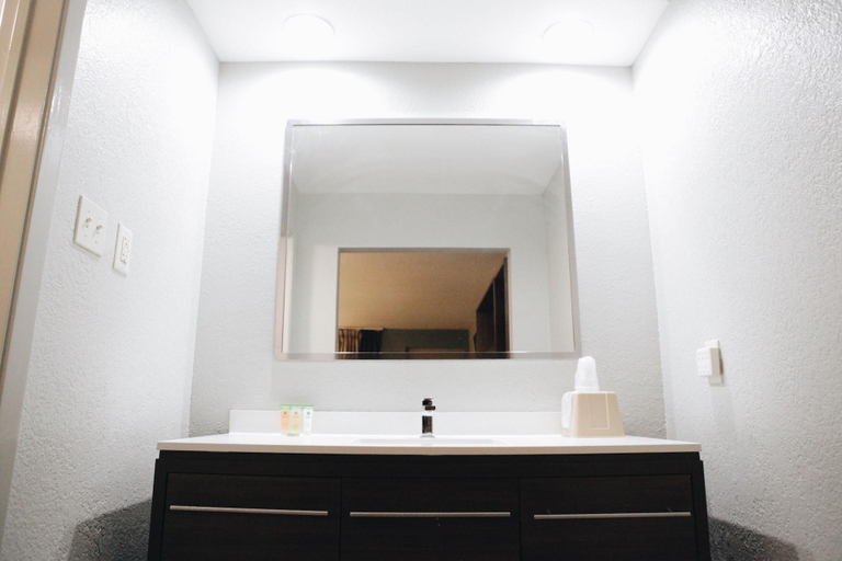 Bathroom 4, Budgetel Inn & Suites, Shelby