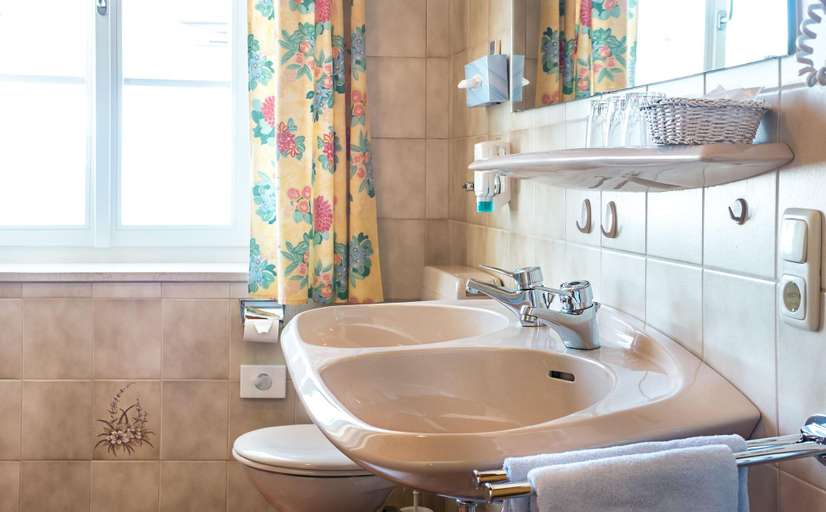 Bathroom 4, Hotel Bayerischer Hof, Rosenheim