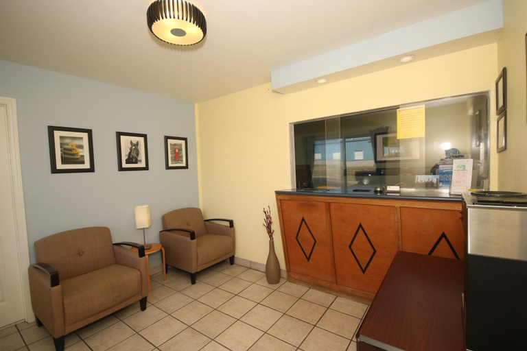 Public Area 1, Royal Inn & Suites, Mecklenburg