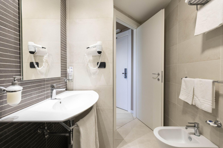 Bathroom 5, Valtur Il Cormorano Resort & Spa, Cosenza