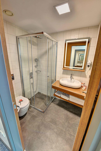 Bathroom 4, All Inn Hotel, Şişli