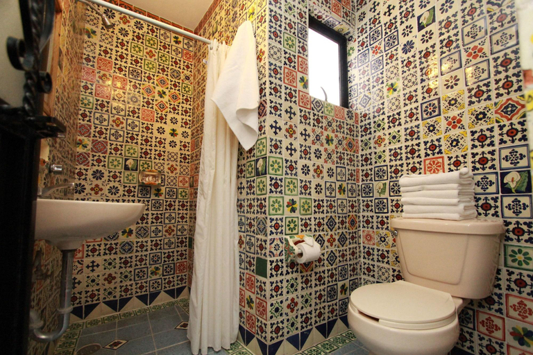 Bathroom, Hotel Mesón del Rosario, Guanajuato