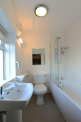 Bathroom 3, Spyglass and Kettle, Bournemouth
