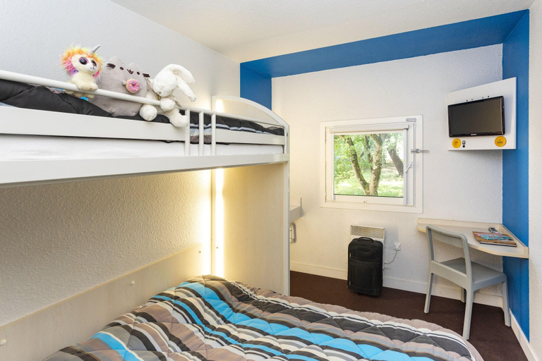 Bedroom 2, HotelF1 Lorient, Morbihan