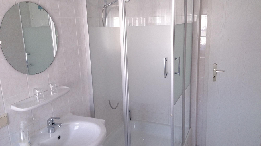 Bathroom 4, Pension Granitzeck, Vorpommern-Rügen