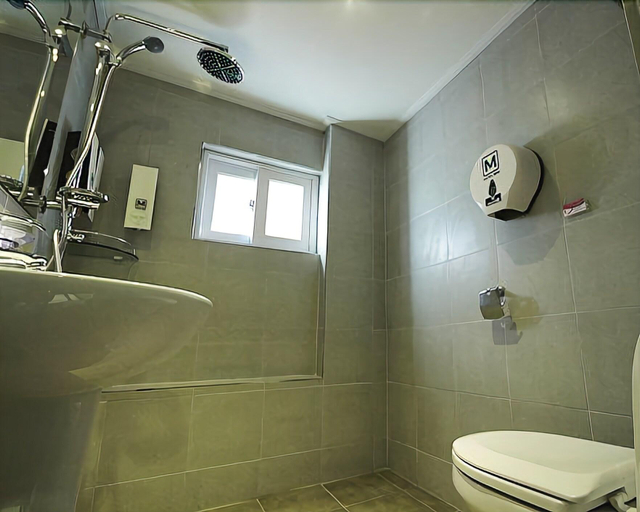 Bathroom 4, Mini By Uniqstay, Busanjin
