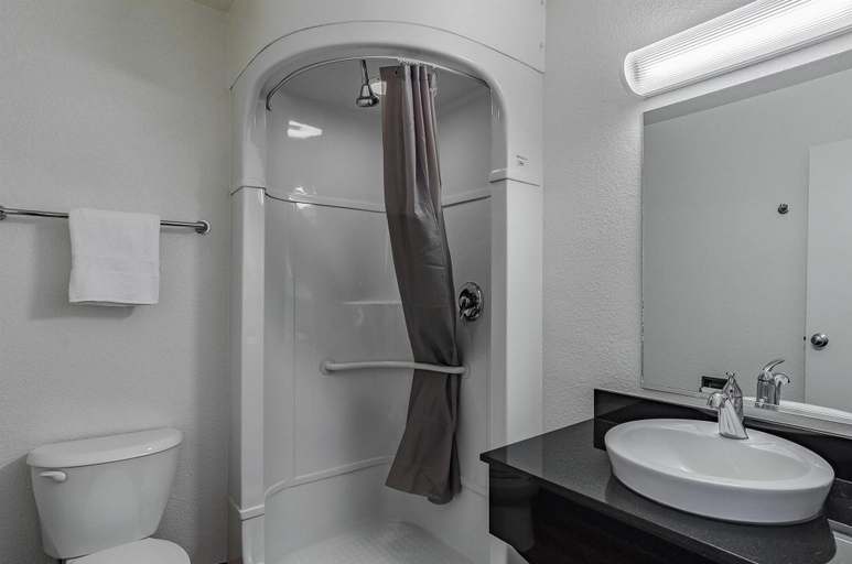 Bathroom 4, Motel 6 Cheyenne, Laramie
