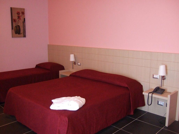 Bedroom 3, Tus' Hotel, Messina