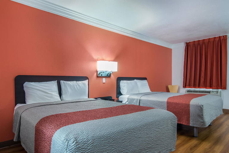 Bedroom 3, Super 8 Motel - Marshall, Harrison