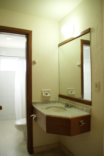 Bathroom 4, San Francisco, Tapachula