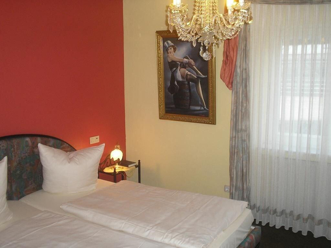 Bedroom 4, Hotel Nassauer Hof, Altenkirchen (Westerwald)