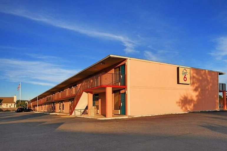 Exterior & Views 2, Super 6 Inn Suites, Escambia