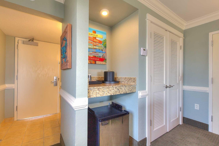 Bathroom 5, Shutters On The Banks, Dare