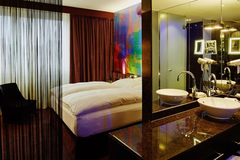 Bedroom 4, Savoy, Köln