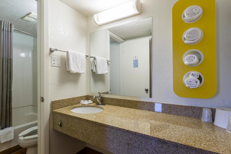 Bathroom 4, Motel 6 Phoenix Tempe Priest Dr, Maricopa