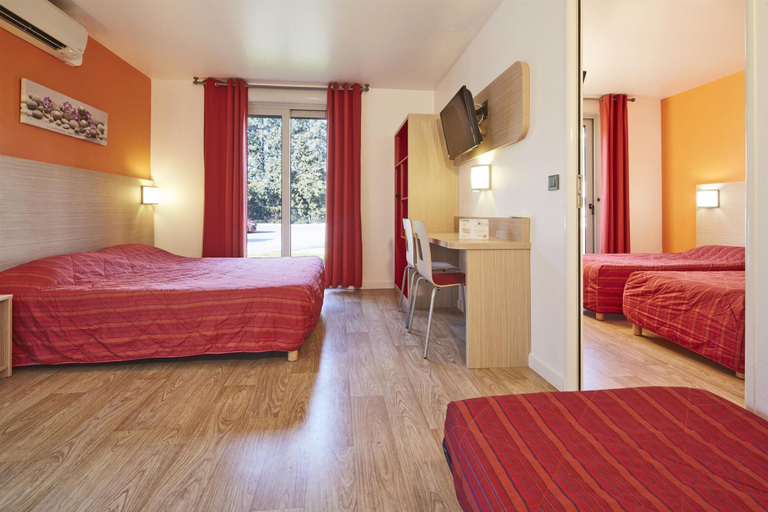 Bedroom 3, Premiere Classe Avignon Parc Des Expositions, Vaucluse