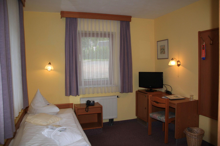 Bedroom 3, Naturhotel Lindenhof, Mittelsachsen